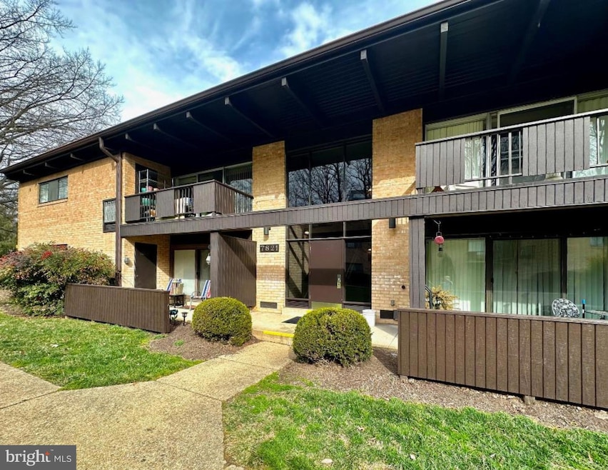 7821 Enola St unit 207, McLean, VA 22102 - photo 1
