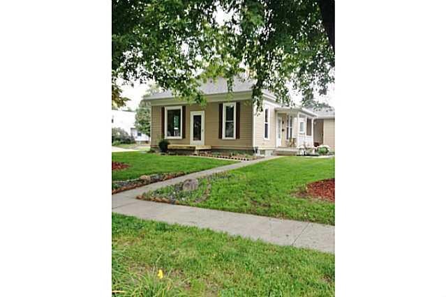 520 E 4th St N, Newton, IA 50208 - photo 1