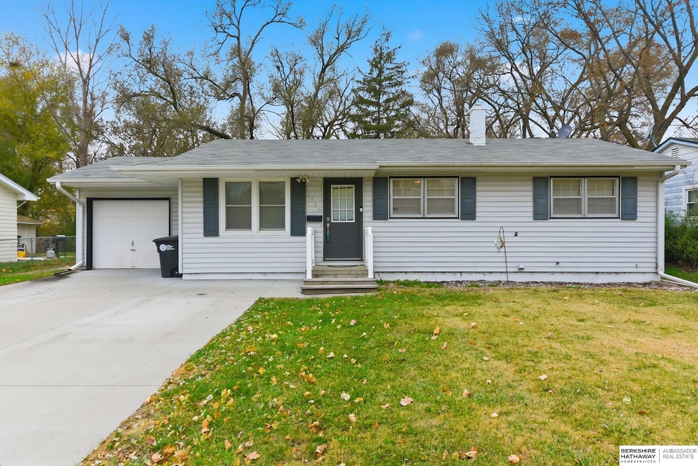 1428 Maenner Dr, Omaha, NE 68114 - photo 1