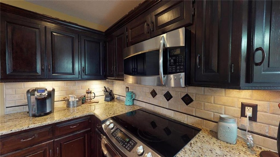 16033 W 80th Place, Lenexa, KS 66219 - photo 1