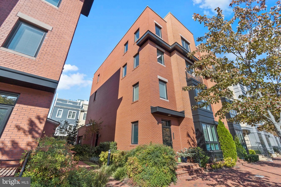 1304 Main Line Blvd, Alexandria, VA 22301 - photo 1