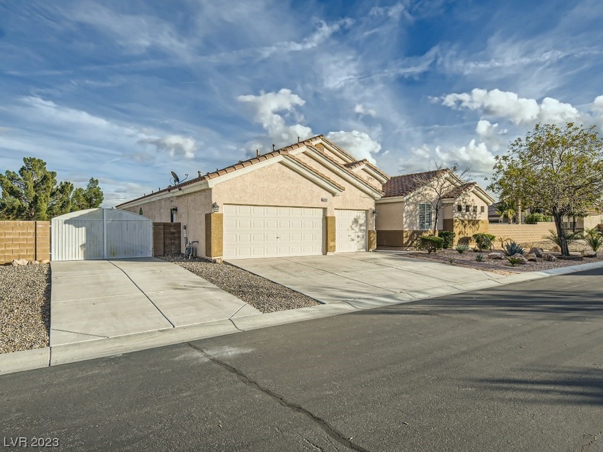 Cul-De-Sac Street, 1 Story With 3 Car Garage and R