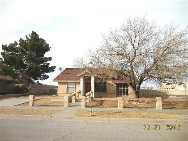 15327 Woodhill Ct, Horizon City, TX 79928 - photo 1