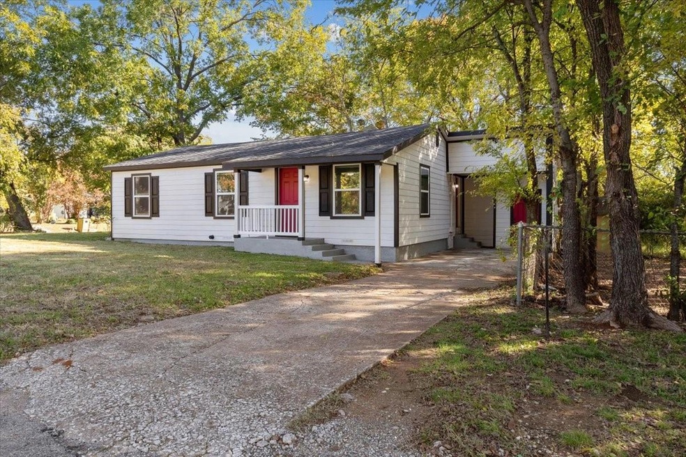 1530 W Bond St, Denison, TX 75020 - photo 1