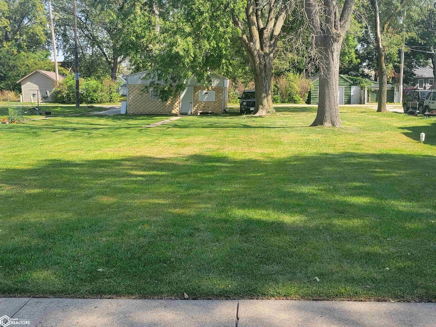 312 S Cadwell Ave, Eagle Grove, IA 50533 - photo 1