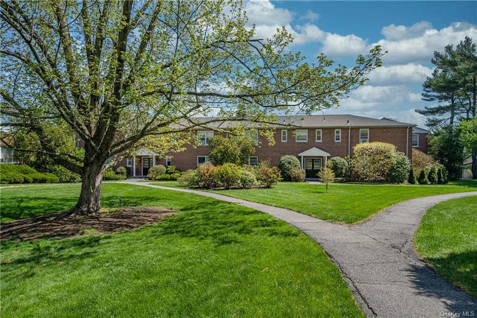 215 Schrade Rd unit 1A, Briarcliff Manor, NY 10510 - photo 1