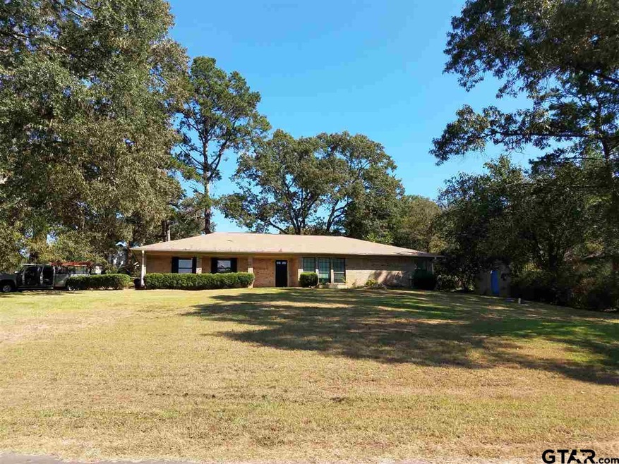 11247 Timber Creek Cir, Tyler, TX 75707 - photo 1