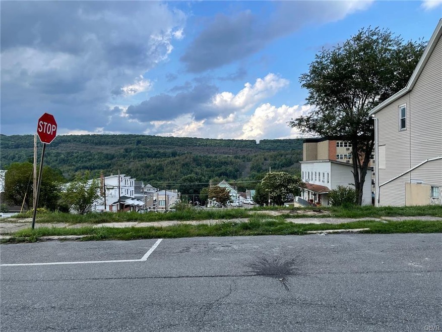 401 E Abbott St, Lansford, PA 18232 - photo 1