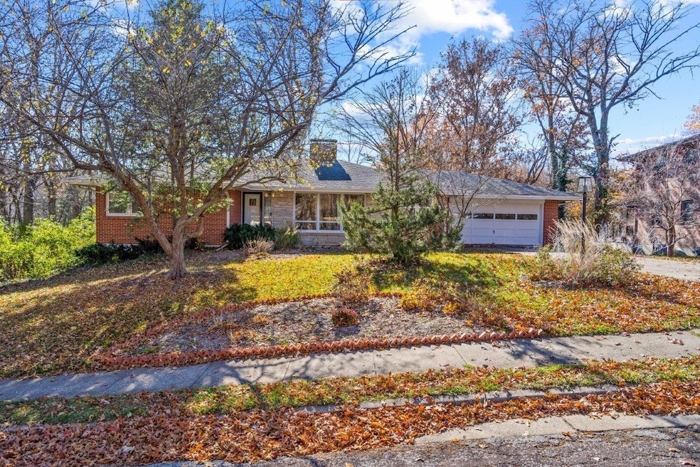 1512 W ROLLINS RD