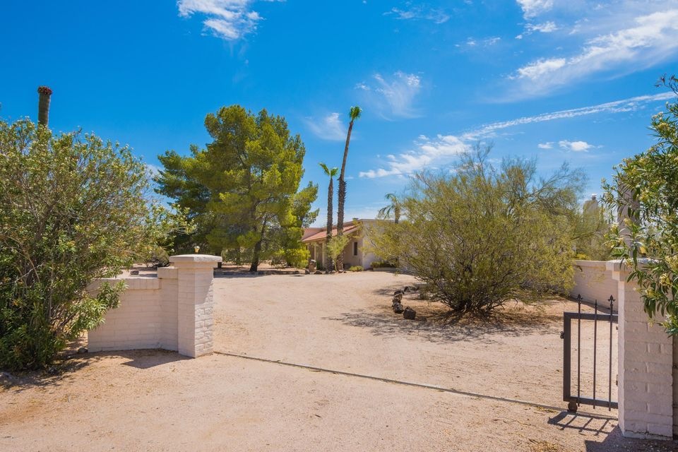 001_Gated Entry