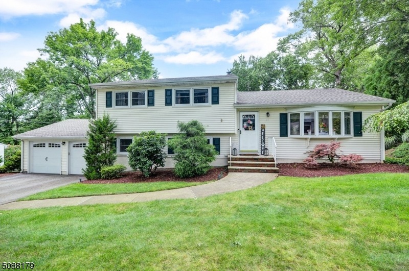 15 Monhegan Ave, Wayne, NJ 07470 - photo 1