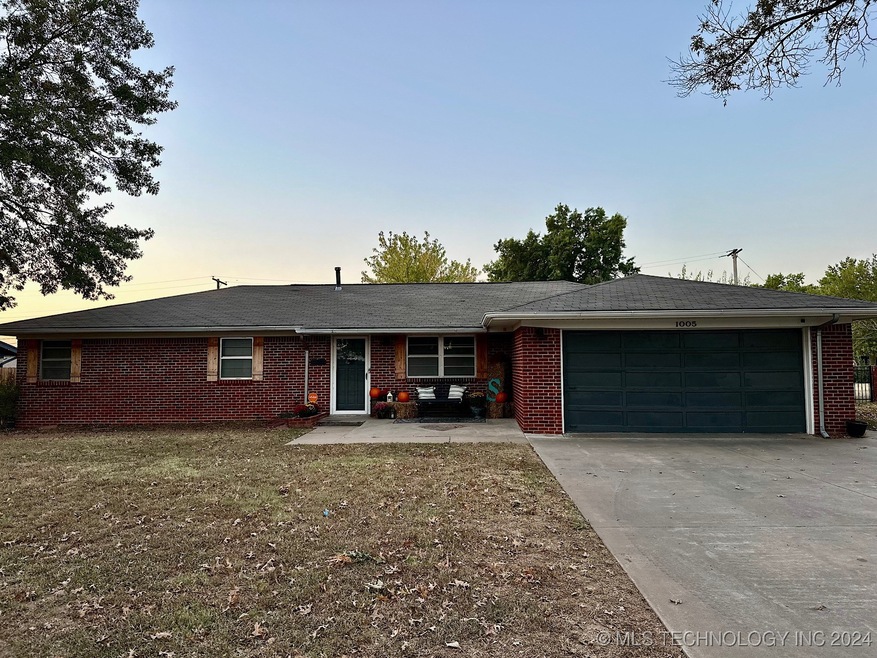 1005 E 10th St, Cushing, OK 74023 - photo 1