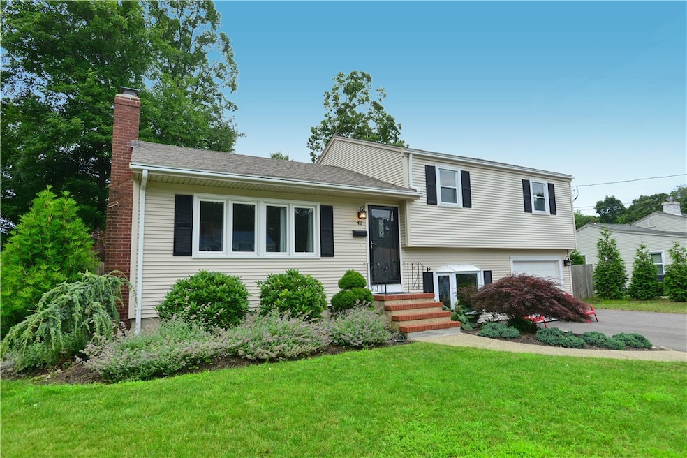 42 Tomahawk Ct, Warwick, RI 02886 - photo 1