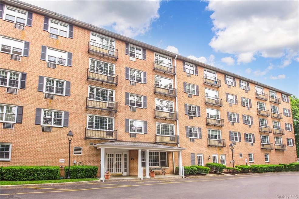 Consulate on the Park unit 4F, Tuckahoe, NY 10707 - photo 1