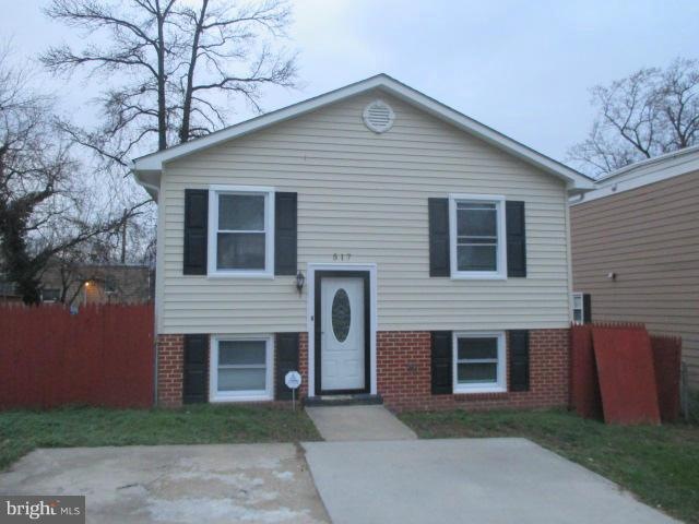 517 Capitol Heights Blvd, Capitol Heights, MD 20743 - photo 1