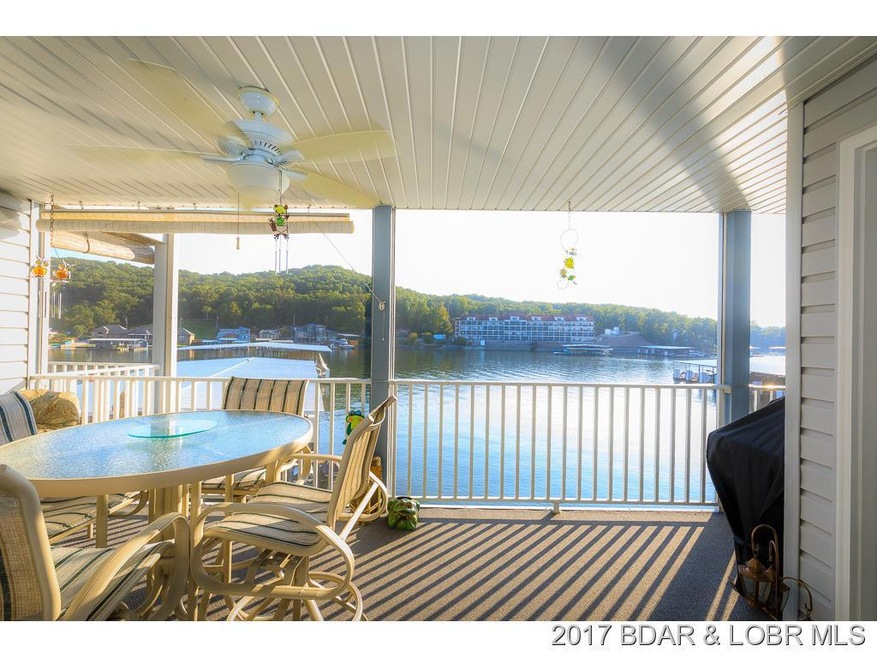 Screened Deck with Ceiling Fan
