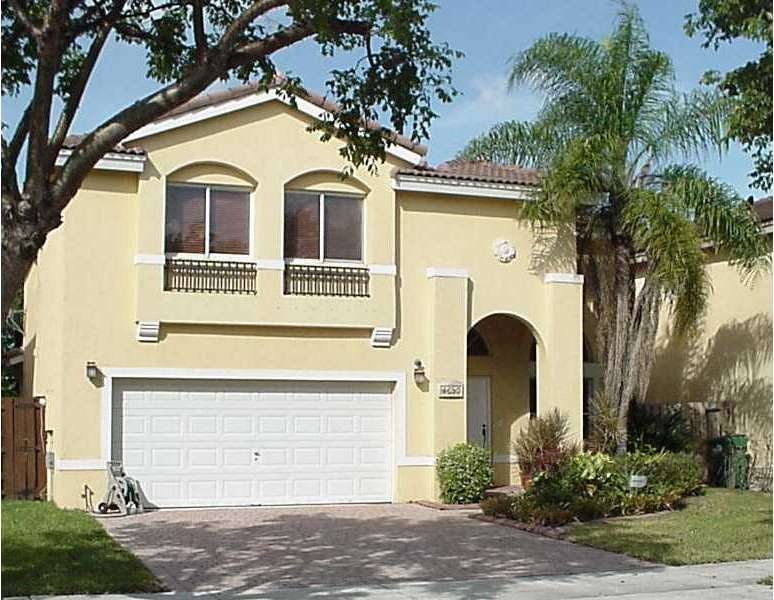 4650 NW 109th Ct, Doral, FL 33178 - photo 1