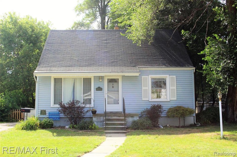 23271 Rosewood St, Oak Park, MI 48237 - photo 1