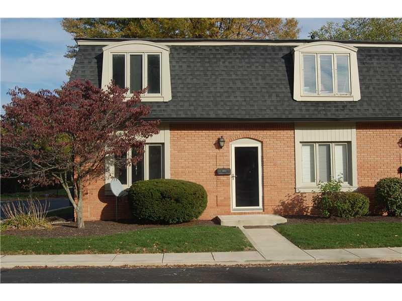 8529 Canterbury Square E, Indianapolis, IN 46260 - photo 1