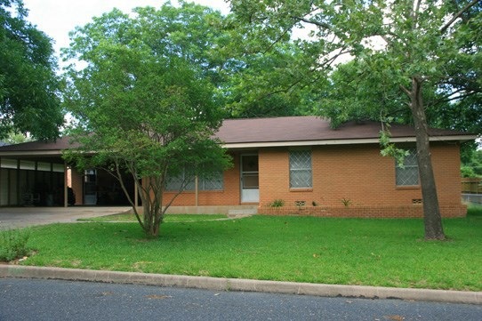 1103 Avenue A, Fredericksburg, TX 78624 - photo 1