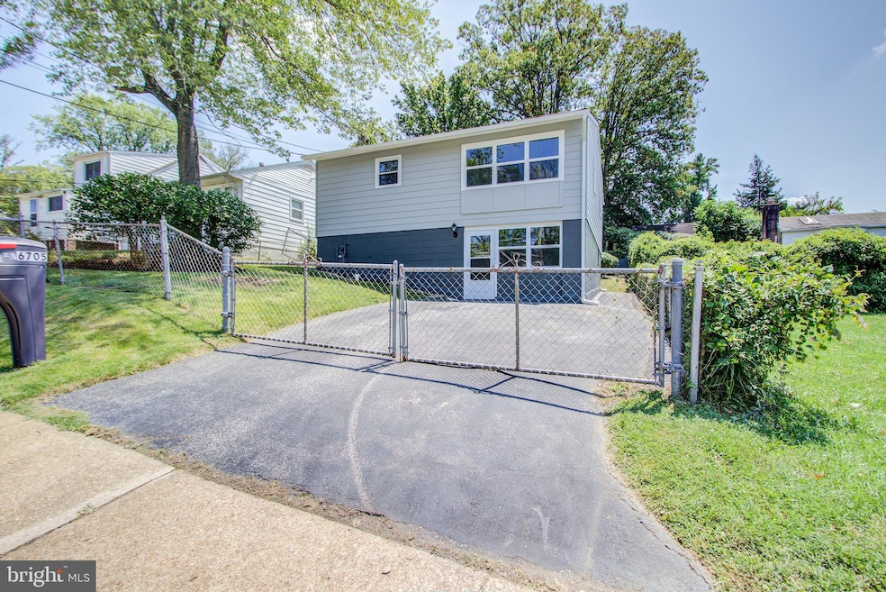 6705 Clinglog St, Capitol Heights, MD 20743 - photo 1