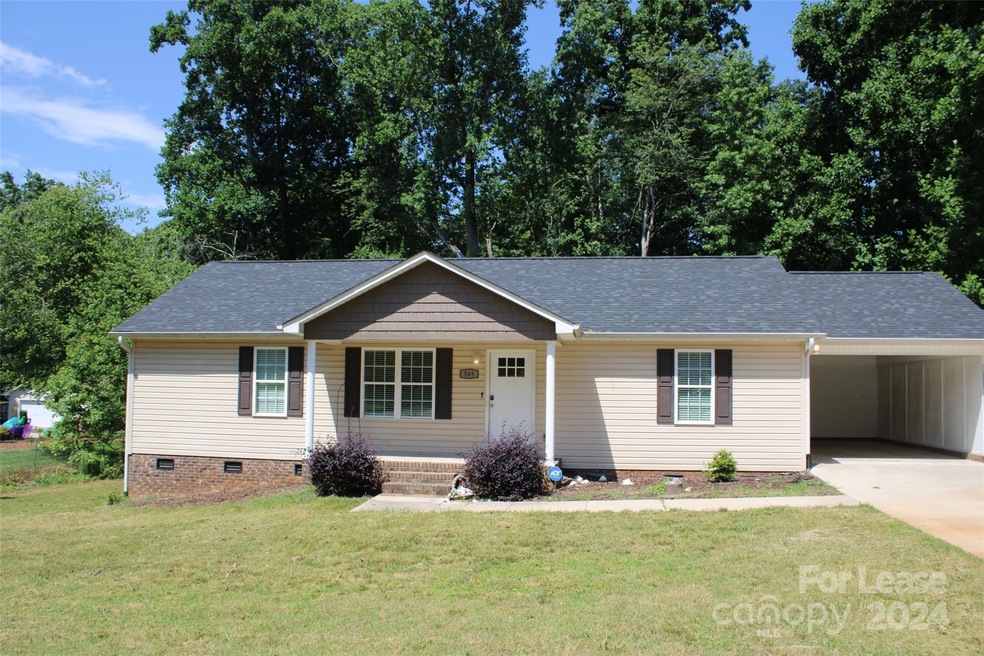 565 Hoyle St, Lincolnton, NC 28092 - photo 1