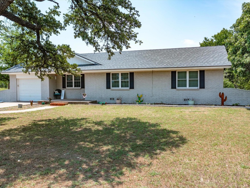 129 Gainesville St, Forestburg, TX 76239 - photo 1