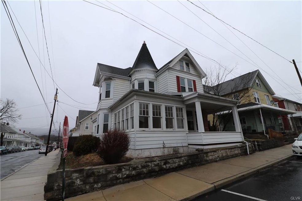 324 W Franklin St, Slatington, PA 18080 - photo 1