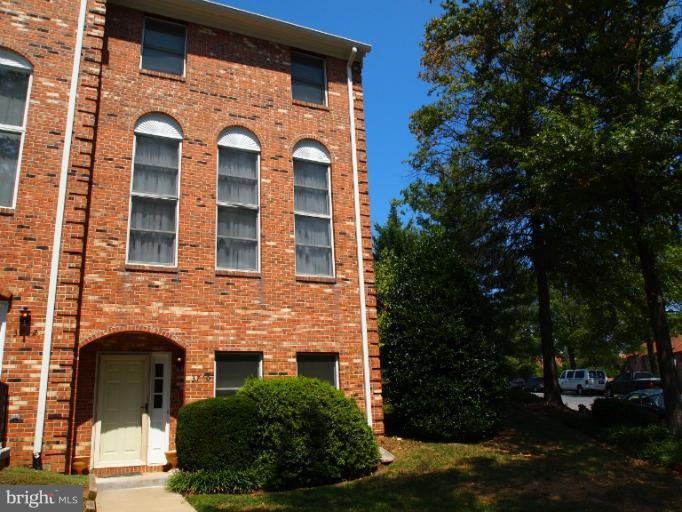 3710 Madison Ln unit 3710, Falls Church, VA 22041 - photo 1