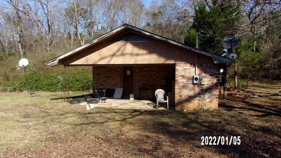 1023 James Wallace Rd, McComb, MS 39648 - photo 1