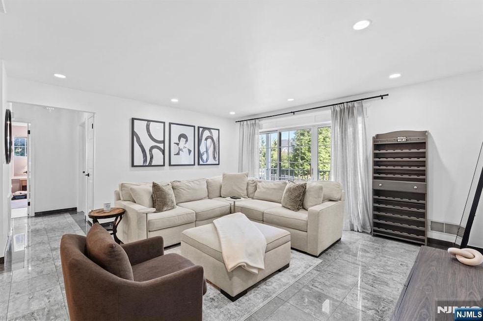 800 River Rd unit 301, Edgewater, NJ 07020 - photo 1