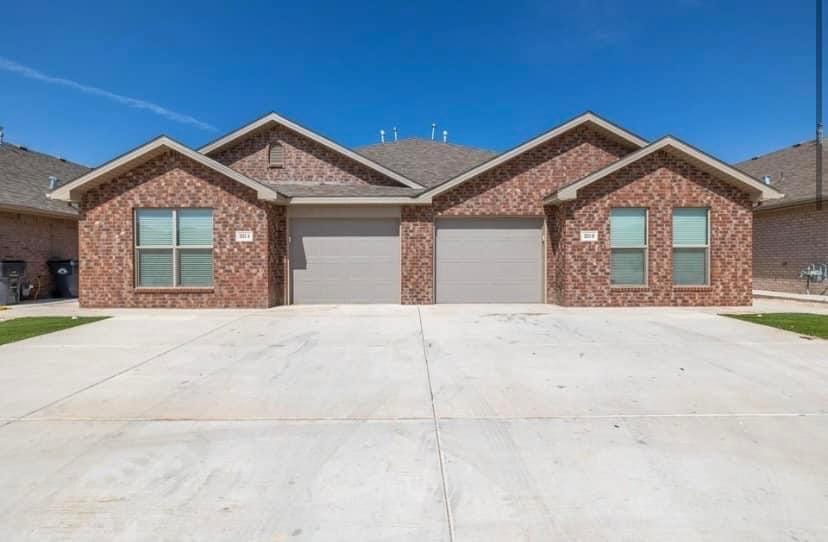 2109 N Avenue K unit B, Lubbock, TX 79403 - photo 1