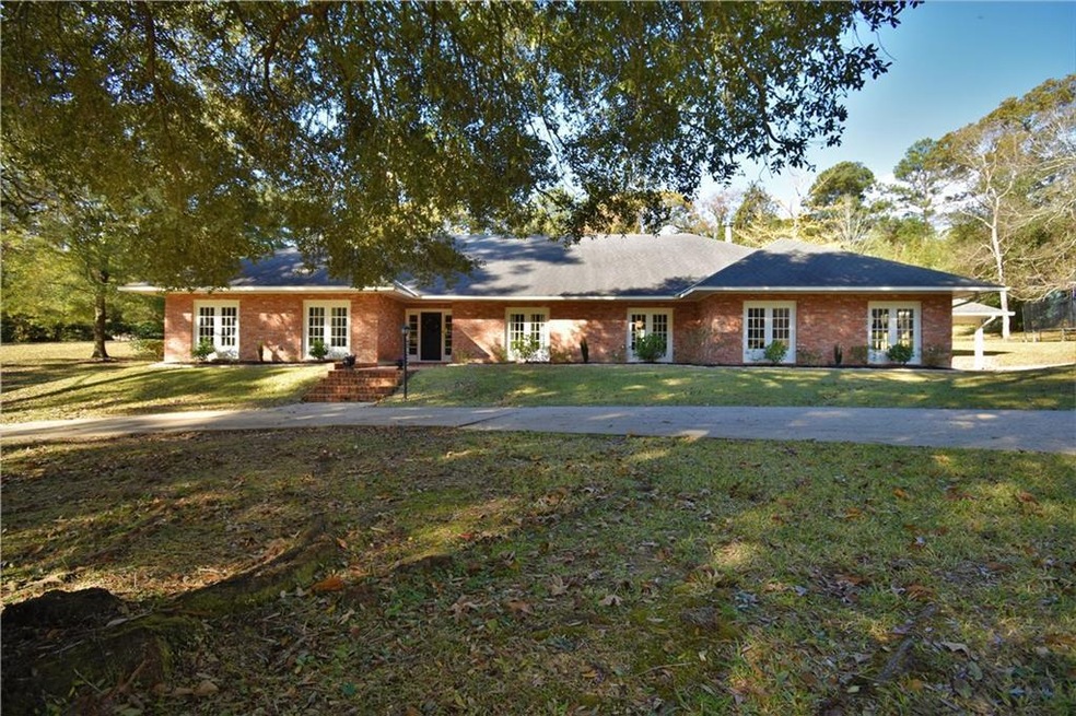 141 Hilltop Cir, Pineville, LA 71360 - photo 1