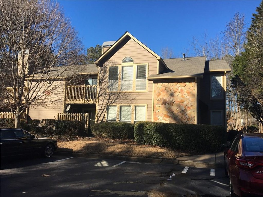 Renovated bottom floor unit in wonderful Roswell l