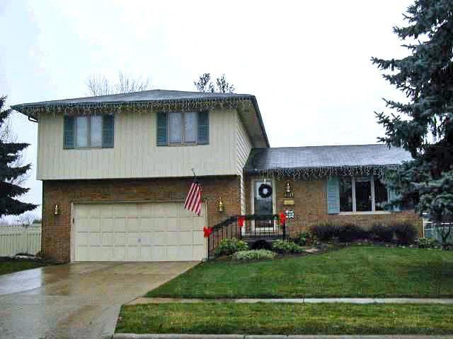 6223 Skywae Dr, Columbus, OH 43229 - photo 1