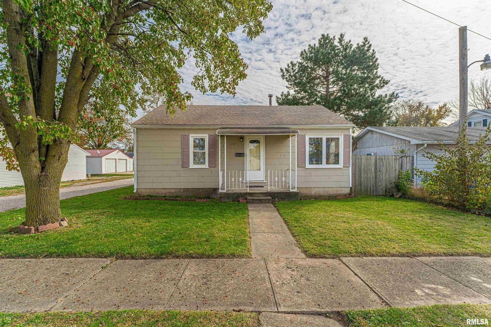 316 S Sheridan St, Lincoln, IL 62656 - photo 1