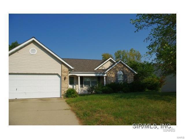 1060 Meadow Lake Dr, Maryville, IL 62062 - photo 1