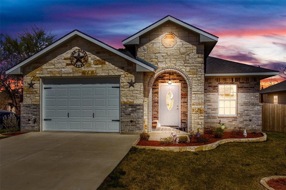 1310 NE Main St, Ennis, TX 75119 - photo 1