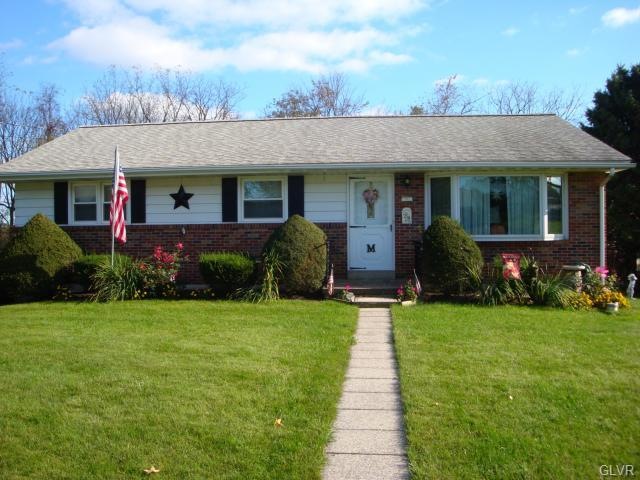 5244 Ridgeway Dr, Zionsville, PA 18092 - photo 1