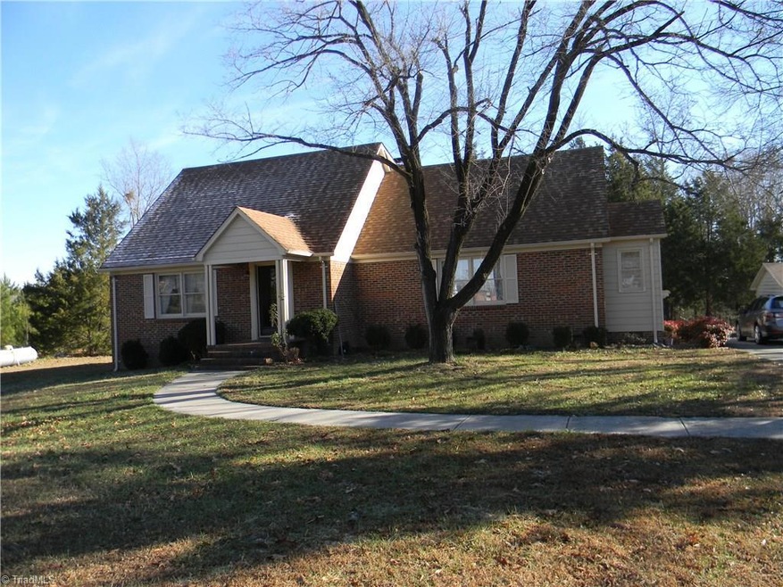 5721 Drake Rd, Greensboro, NC 27406 - photo 1