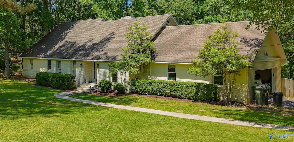 2806 Wisteria Place SE, Decatur, AL 35603 - photo 1