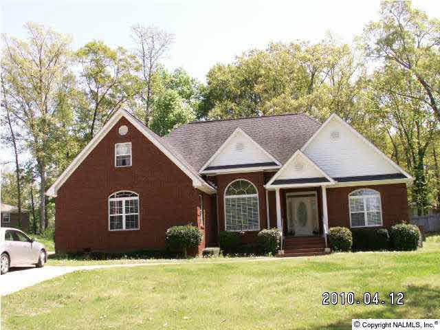 115 Sherwood Dr, Rainbow City, AL 35906 - photo 1