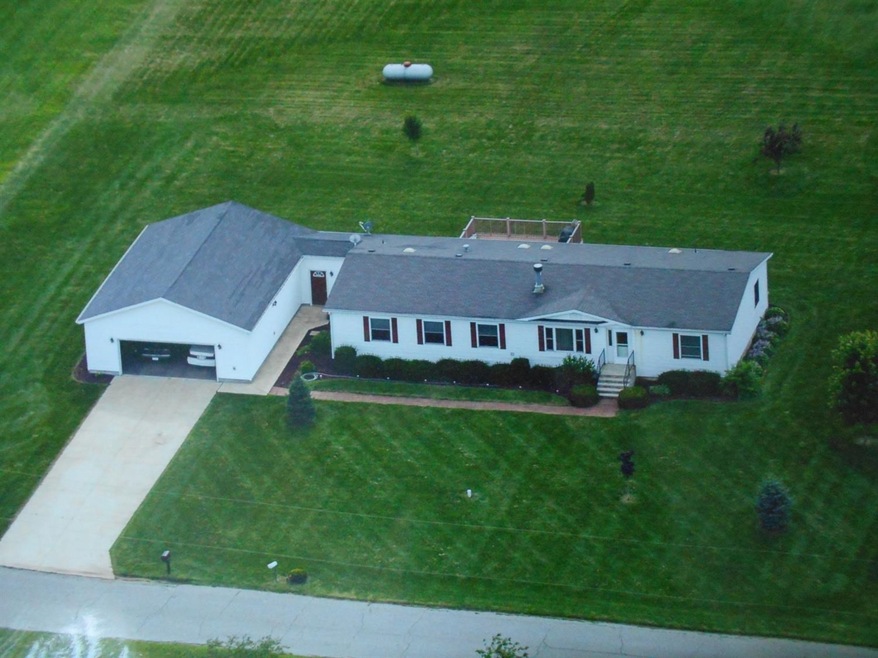 4338 S 300 E, La Porte, IN 46350 - photo 1