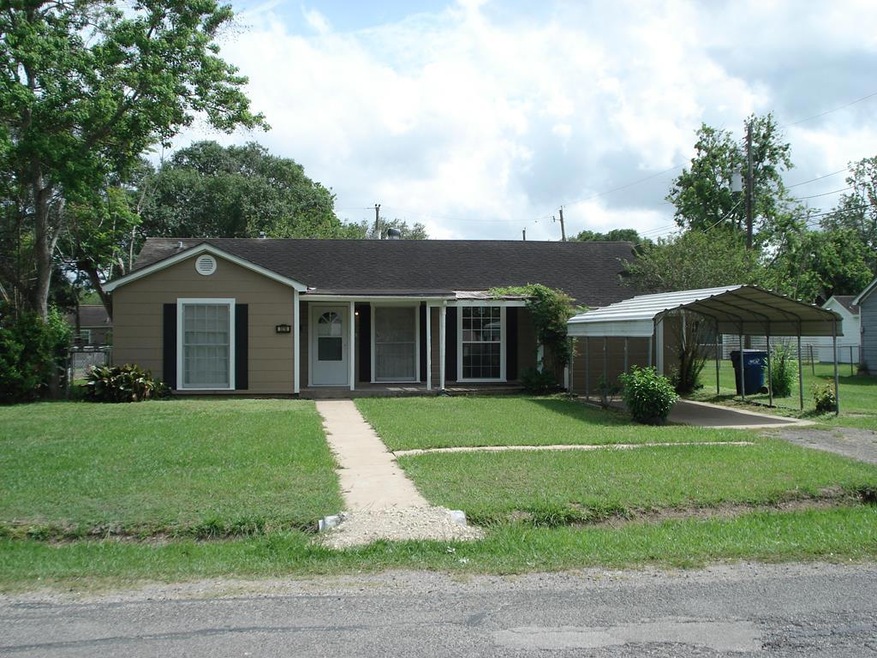 3210 10th St, Bay City, TX 77414 - photo 1