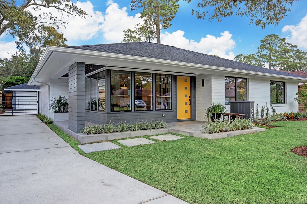 1902 Viking Dr, Houston, TX 77018 - photo 1