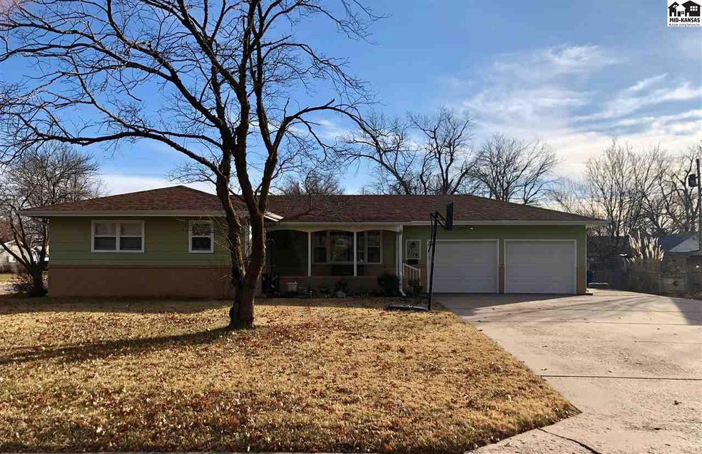 1116 Lyndon Rd, McPherson, KS 67460 - photo 1