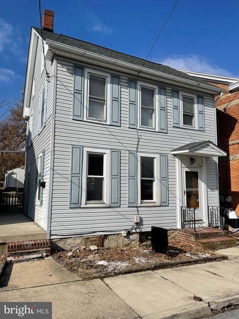 204 Park St, Waynesboro, PA 17268 - photo 1