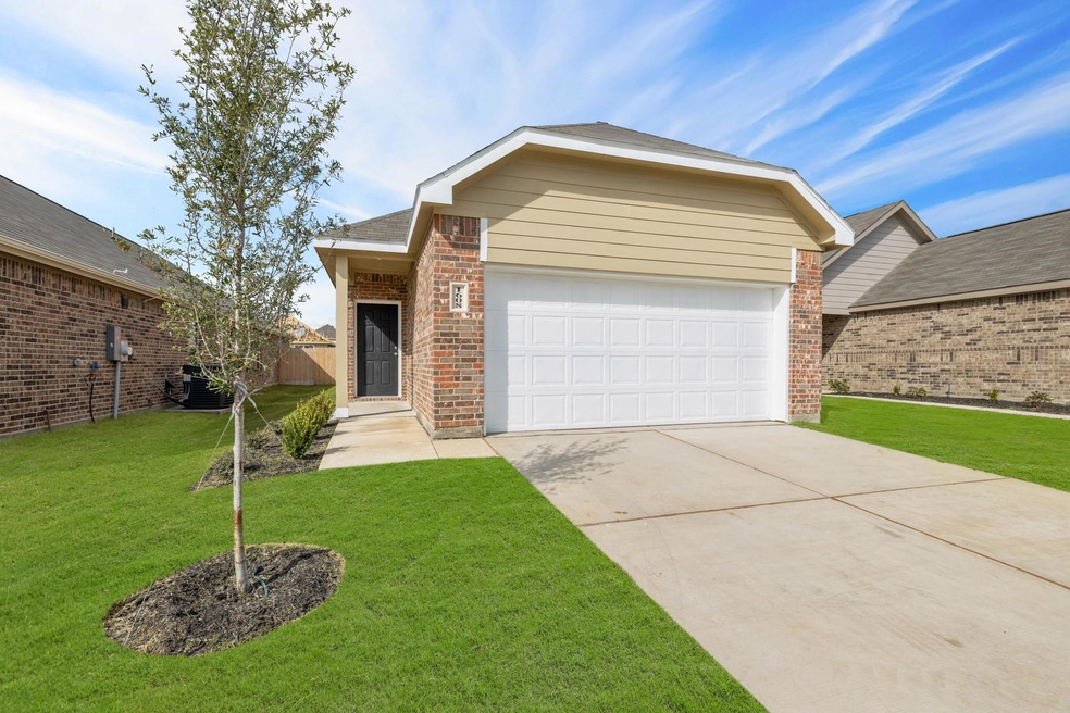 1608 Luke St, Ennis, TX 75119 - photo 1