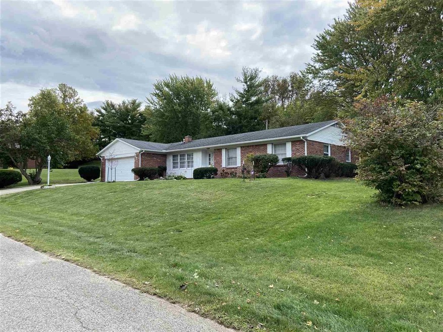 2 full baths.  Family room, fenced back yard.  Cit