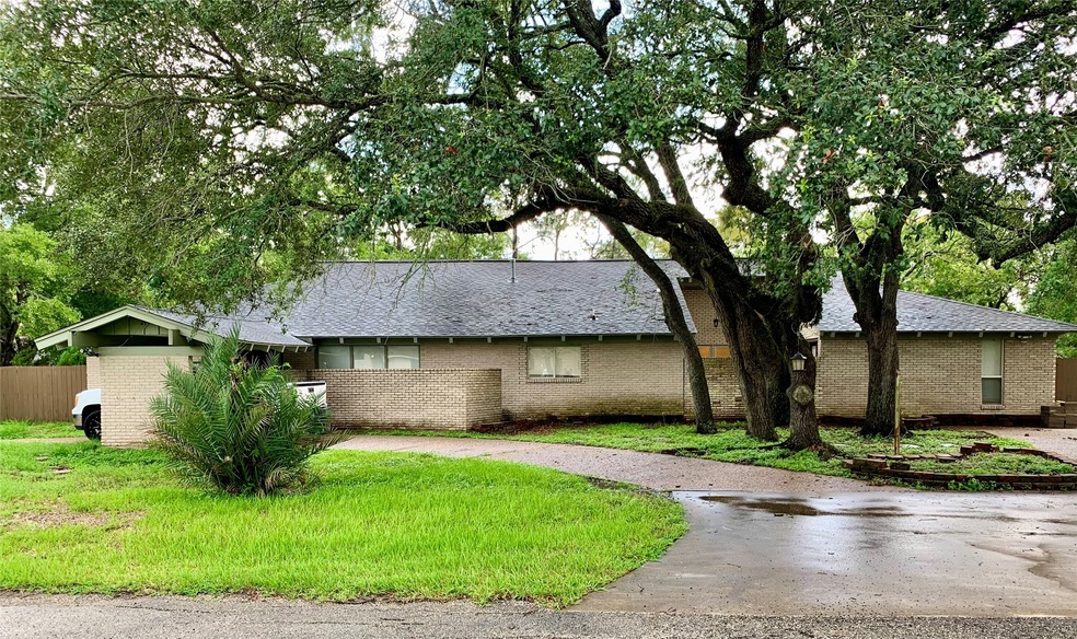 600 6th St, Bay City, TX 77414 - photo 1